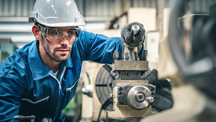 Kufsteiner Arbeitsmarkt im April 2025: Chancen trotz Herausforderungen image