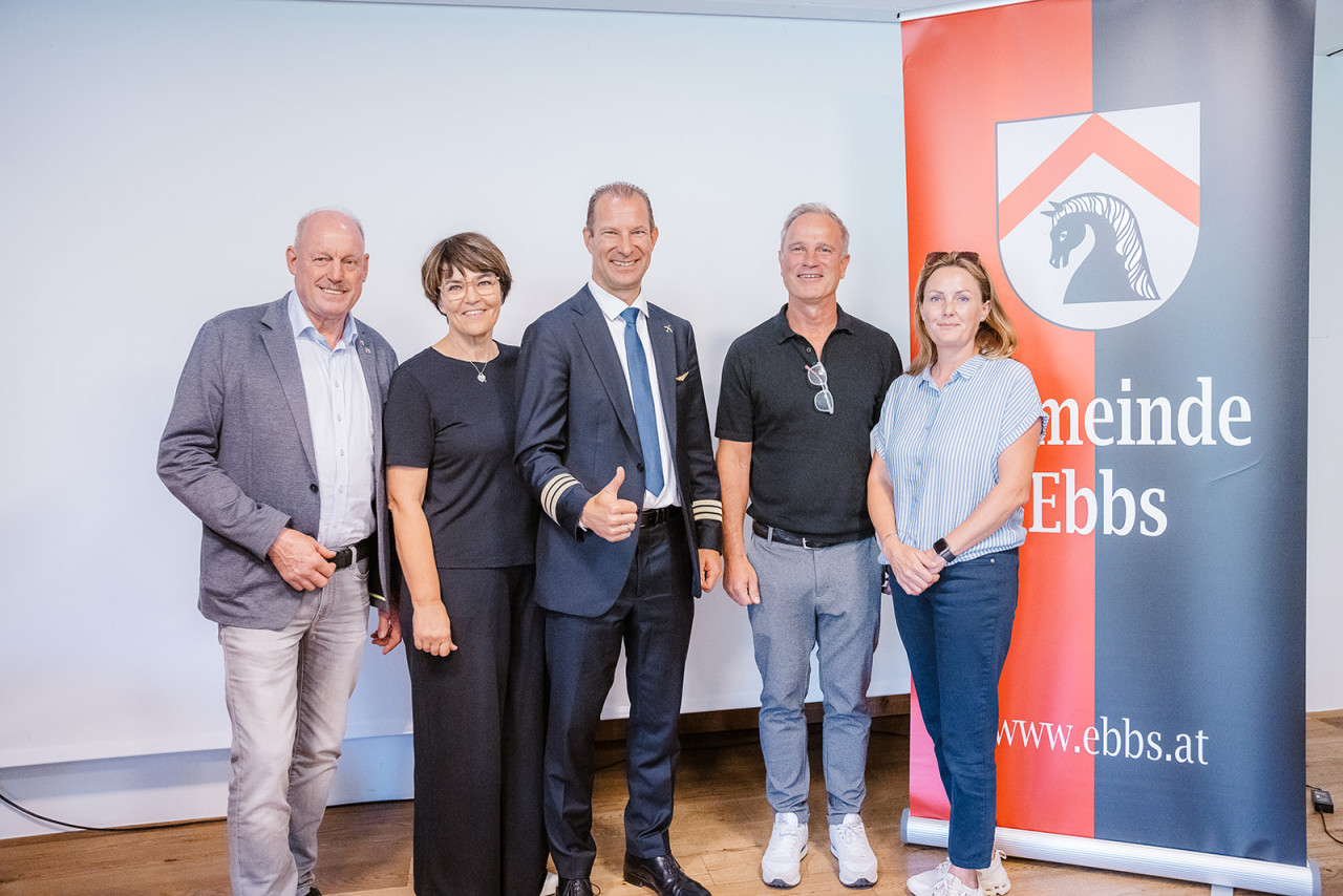 Bürgermeister Sepp Ritzer, Vizebürgermeisterin Beate Astner, Keynote-Speaker Philip Keil, Joe Freisinger (Ausschuss für Wirtschaft), Tanja Moser-Enzi (Gemeinderat). Foto: Dominik Zwerger