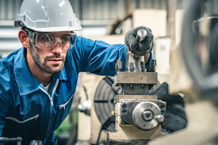 Kufsteiner Arbeitsmarkt im April 2025: Chancen trotz Herausforderungen image